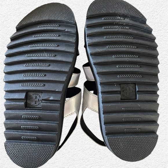 Dr. Martens Yelena Chunky Fisherman Sandals Silver Metallic Holographic Size 5 - Picture 5 of 6